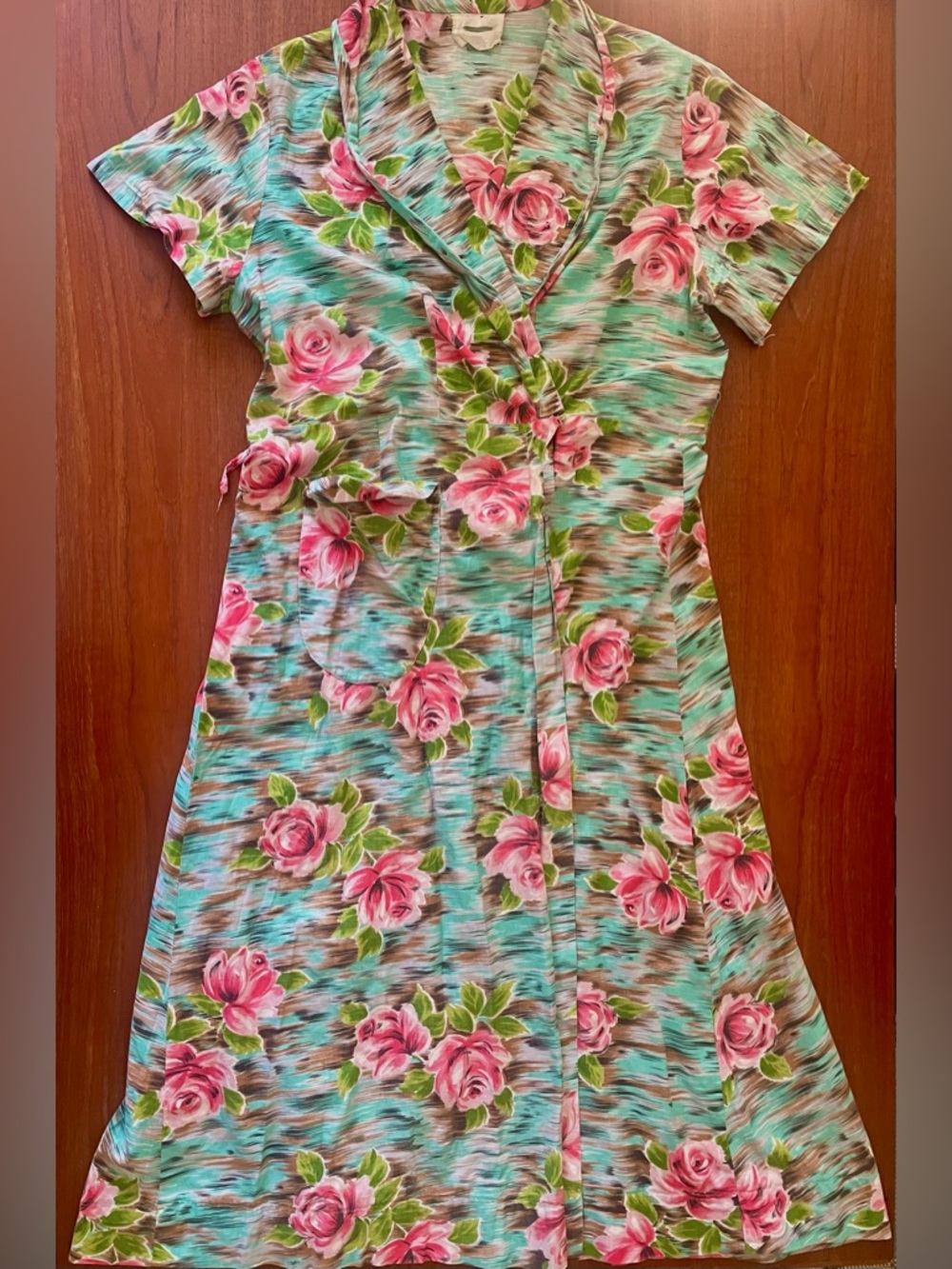 Vintage hand sewn floral house dress (1940-1950) will fit size L-XXL